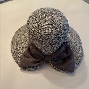 Stylish Gray Woven Hat with Bow